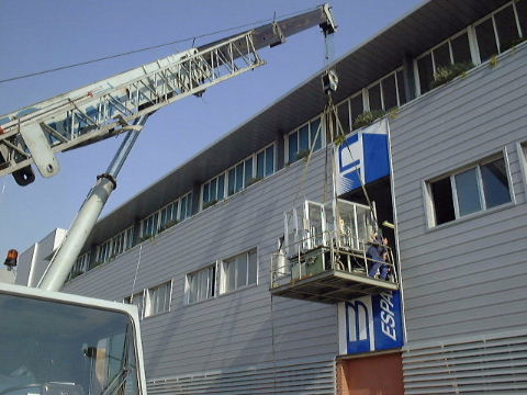 Entrada de máquinas a través de una ventana